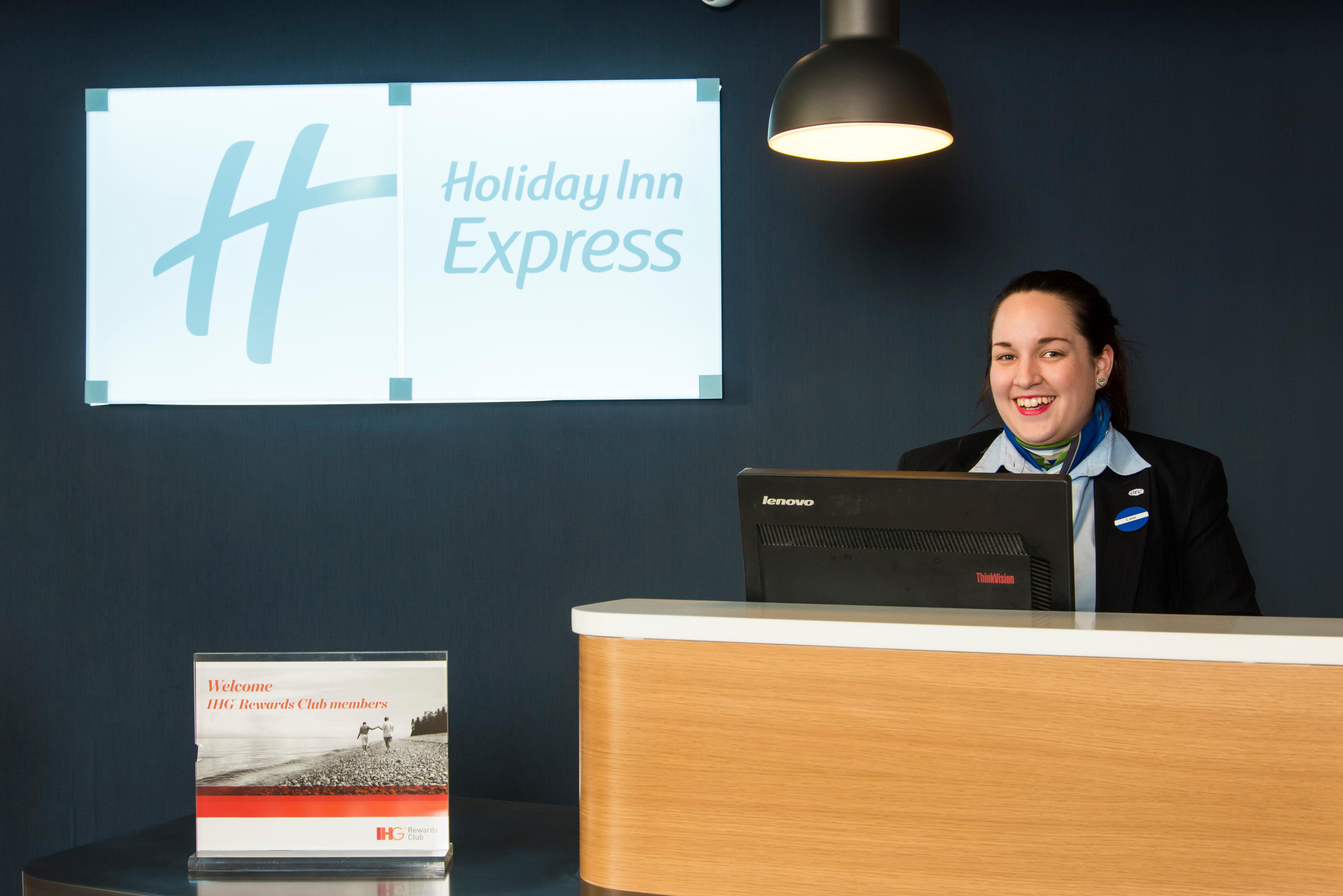 Holiday Inn Express Portsmouth - North, An Ihg Hotel Exterior photo