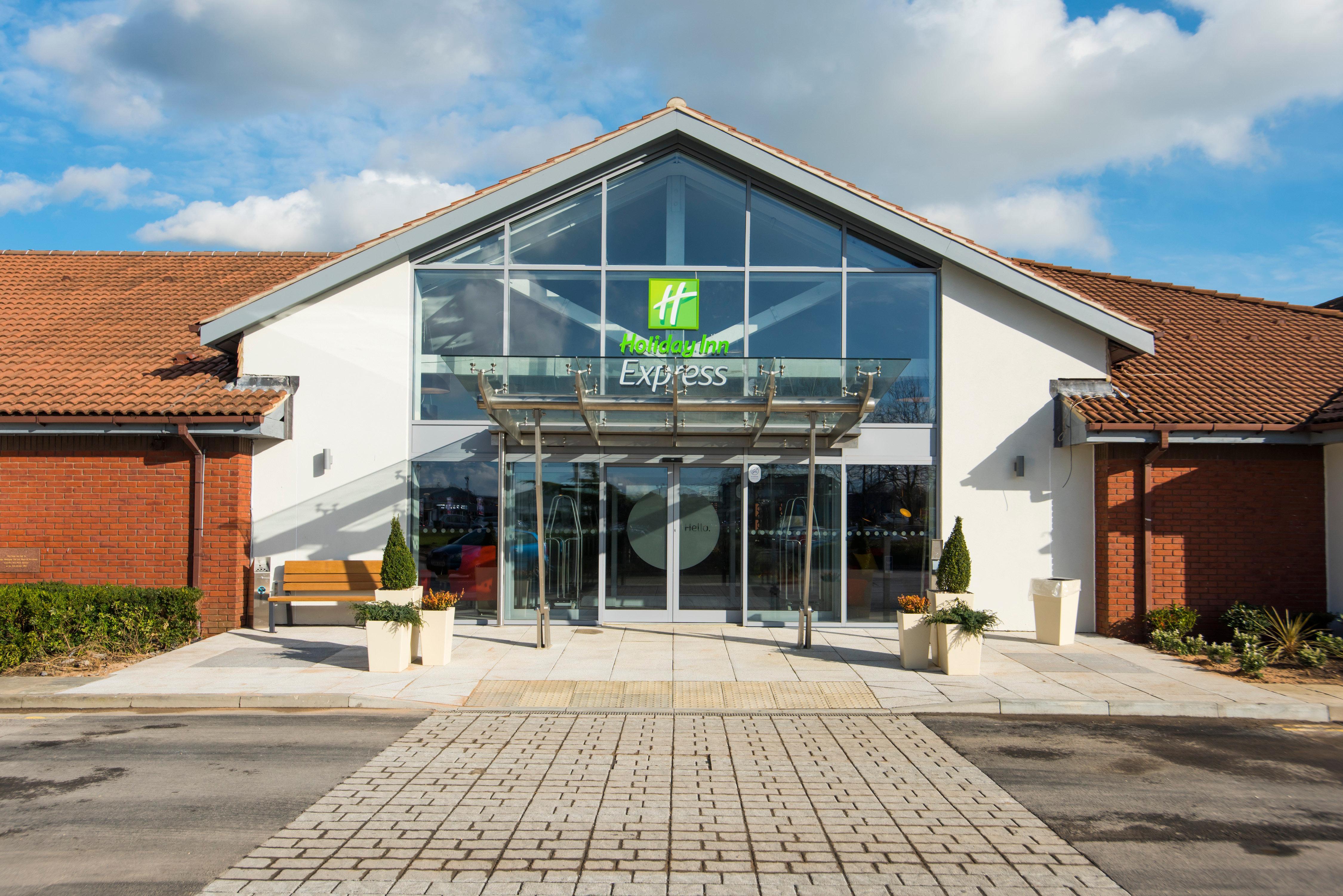 Holiday Inn Express Portsmouth - North, An Ihg Hotel Exterior photo